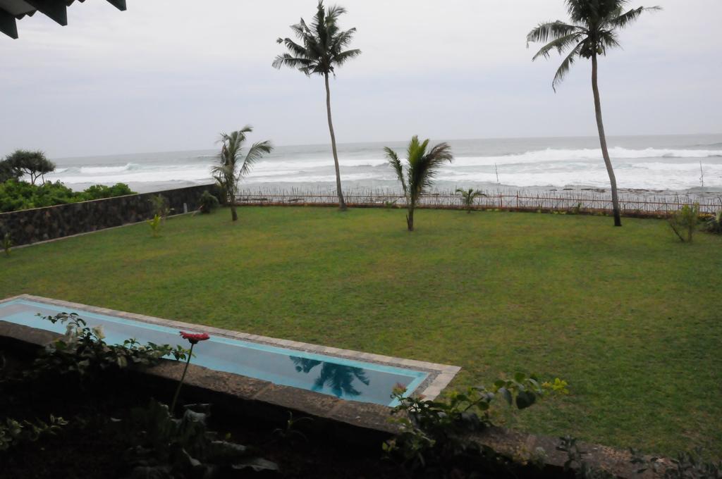 Villa Atulya At Ocean'S Edge Mirissa Esterno foto