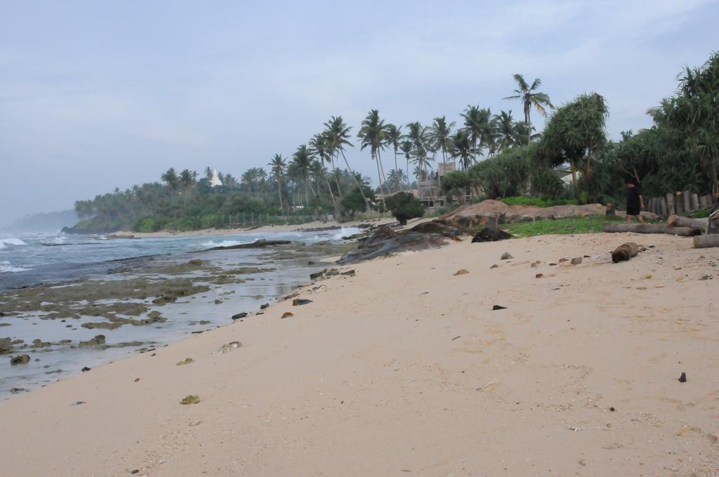 Villa Atulya At Ocean'S Edge Mirissa Esterno foto